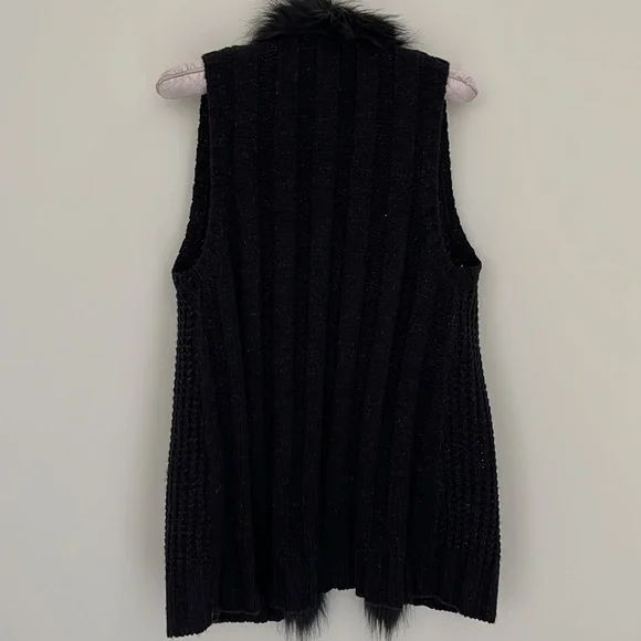 Style & Co Women’s Vest with faux fur Color Black - Picture 3 of 5